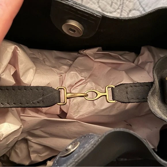 PORTLAND LEATHER Butterfly Bucket Bag Black - Picture 3 of 6